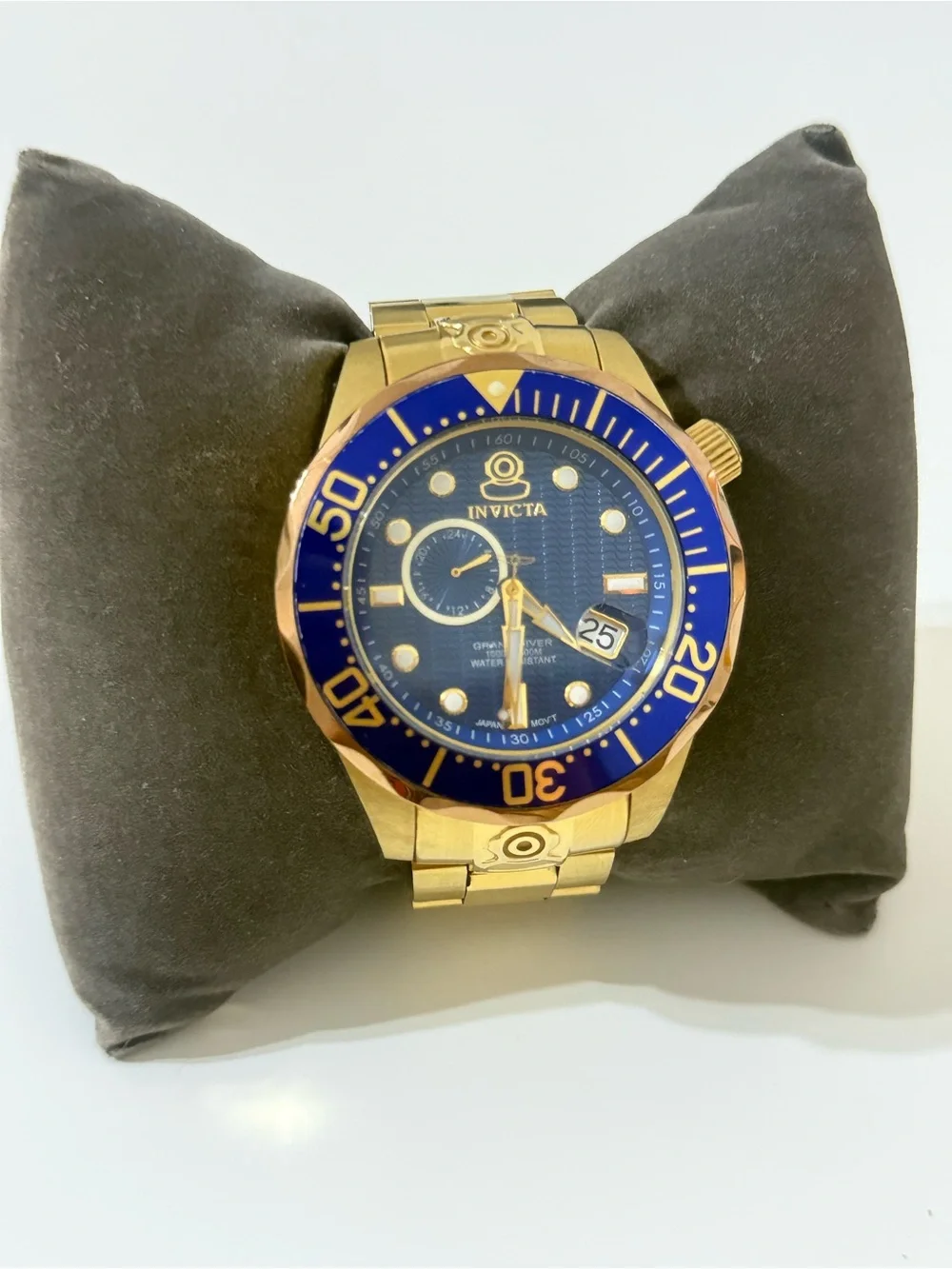 Invicta striking blue